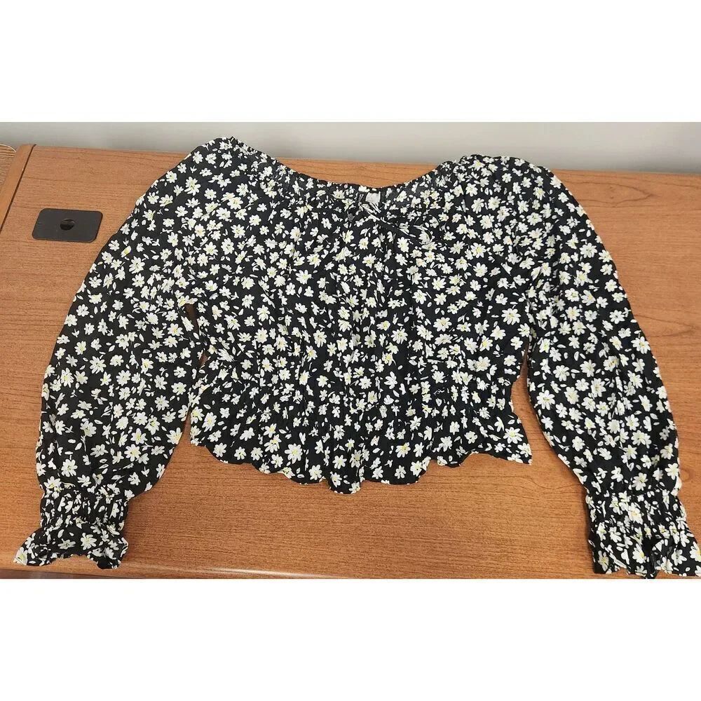 NWT H&M Divided LARGE Black and white Cropped Of Shoulder Floral Top